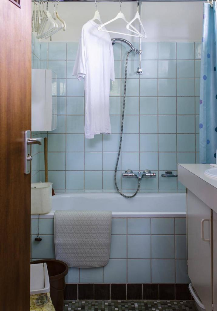 Historisch interieur; badkamer jaren zeventig