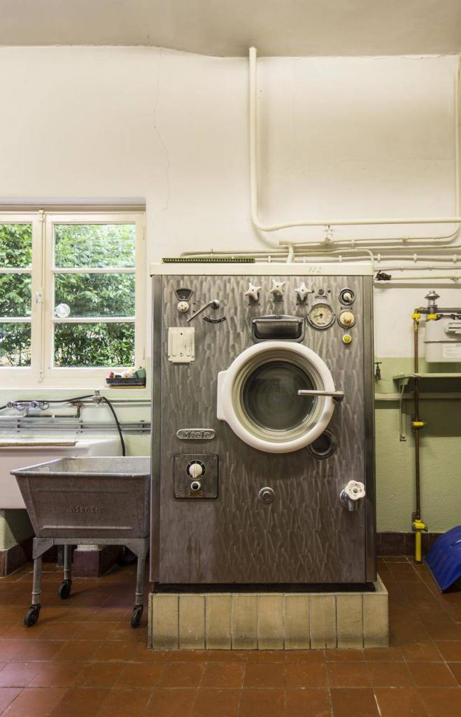 Historisch interieur; wasmachine