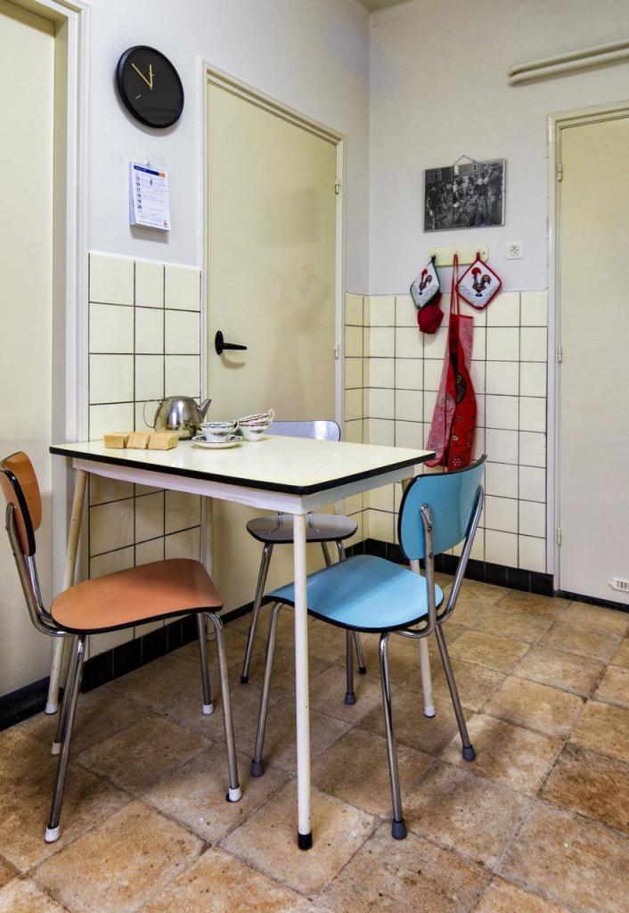Historisch interieur; keuken uit de sixties