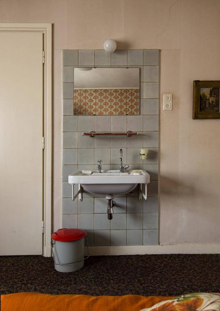 Historisch interieur; tienerslaapkamer van de meisjes